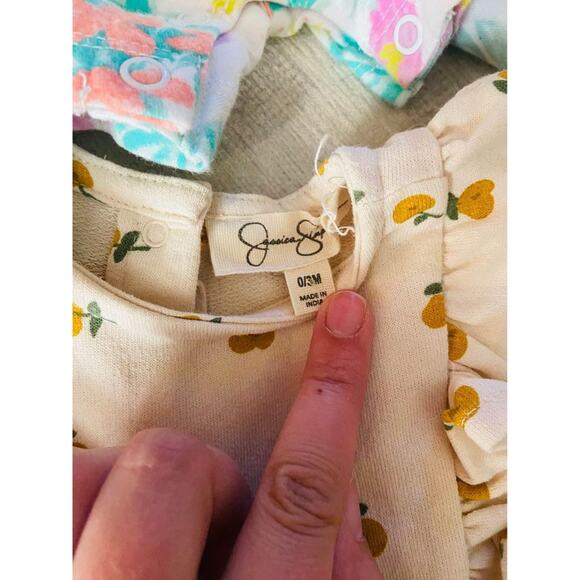 Bundle of 6 floral baby girl outfits, size 3-6M - some higher end brands - Picture 6 of 7